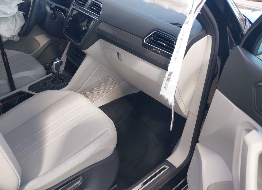 Photo 5 of 2023 Volkswagen Tiguan 2.0T SE R-LINE BLACK (VIN 3VVCB7AX4PM082657)