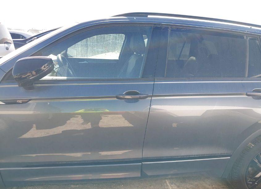 Photo 14 of 2023 Volkswagen Tiguan 2.0T SE R-LINE BLACK (VIN 3VVCB7AX6PM120535)