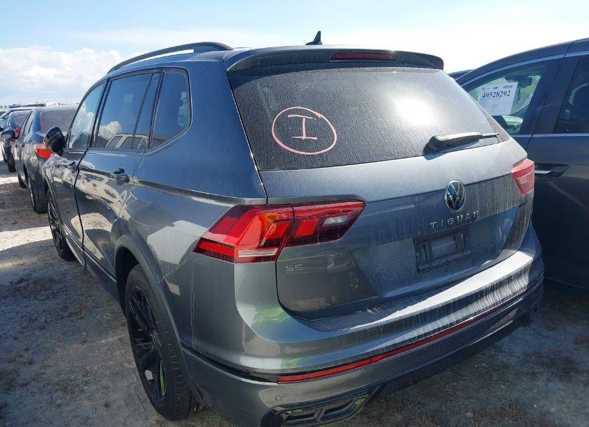 Photo 3 of 2023 Volkswagen Tiguan 2.0T SE R-LINE BLACK (VIN 3VVCB7AX6PM120535)