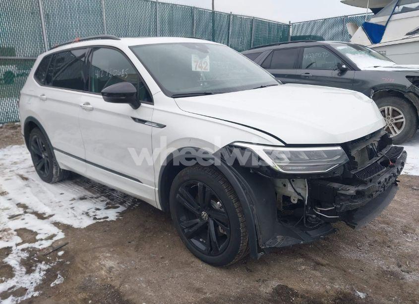 2023 Volkswagen Tiguan 2.0T SE R-LINE BLACK (VIN 3VVCB7AX6PM132085) main photo