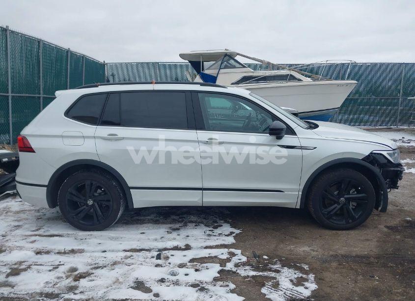 Photo 14 of 2023 Volkswagen Tiguan 2.0T SE R-LINE BLACK (VIN 3VVCB7AX6PM132085)