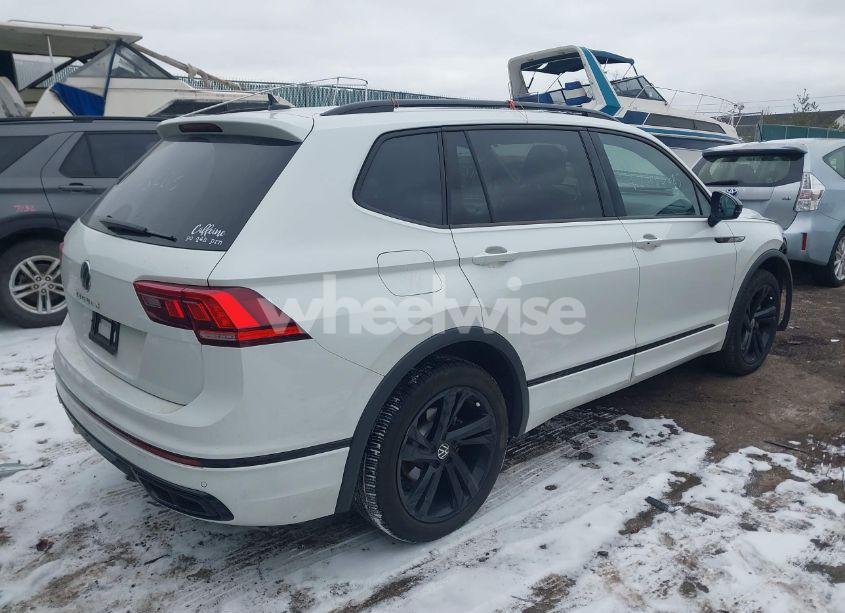 Photo 4 of 2023 Volkswagen Tiguan 2.0T SE R-LINE BLACK (VIN 3VVCB7AX6PM132085)