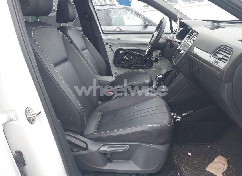 Photo 5 of 2023 Volkswagen Tiguan 2.0T SE R-LINE BLACK (VIN 3VVCB7AX6PM132085)