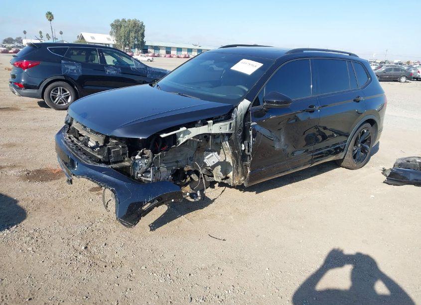 Photo 2 of 2024 Volkswagen Tiguan 2.0T SE R-LINE BLACK (VIN 3VVCB7AX6RM129075)