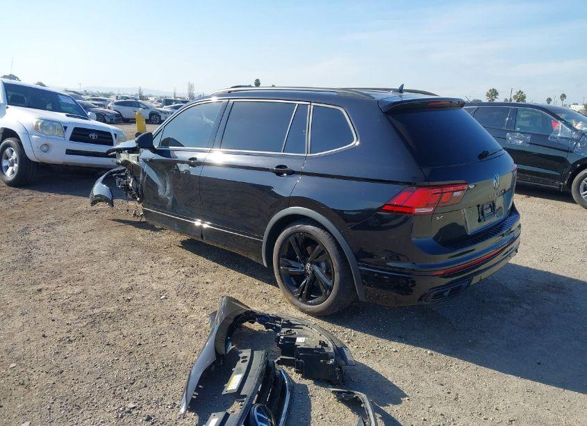 Photo 3 of 2024 Volkswagen Tiguan 2.0T SE R-LINE BLACK (VIN 3VVCB7AX6RM129075)