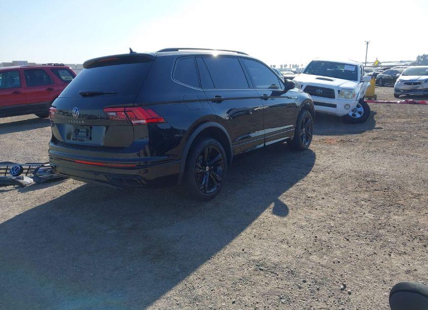 Photo 4 of 2024 Volkswagen Tiguan 2.0T SE R-LINE BLACK (VIN 3VVCB7AX6RM129075)