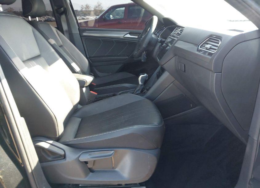 Photo 5 of 2024 Volkswagen Tiguan 2.0T SE R-LINE BLACK (VIN 3VVCB7AX6RM129075)