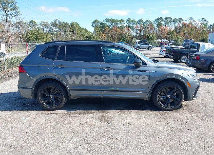 Photo 14 of 2023 Volkswagen Tiguan 2.0T SE R-LINE BLACK (VIN 3VVCB7AX7PM132001)