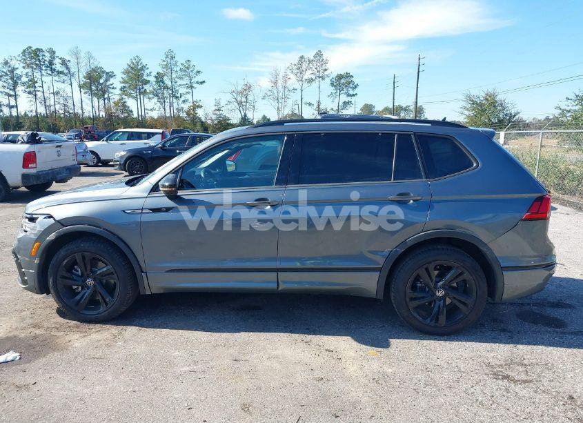 Photo 15 of 2023 Volkswagen Tiguan 2.0T SE R-LINE BLACK (VIN 3VVCB7AX7PM132001)