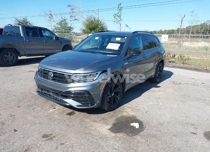 Photo 2 of 2023 Volkswagen Tiguan 2.0T SE R-LINE BLACK (VIN 3VVCB7AX7PM132001)