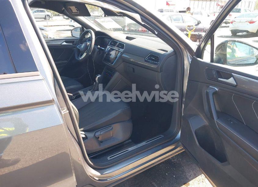 Photo 5 of 2023 Volkswagen Tiguan 2.0T SE R-LINE BLACK (VIN 3VVCB7AX7PM132001)