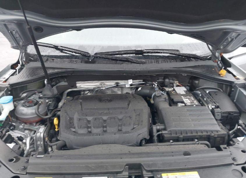 Photo 10 of 2024 Volkswagen Tiguan 2.0T SE R-LINE BLACK (VIN 3VVCB7AX7RM010399)