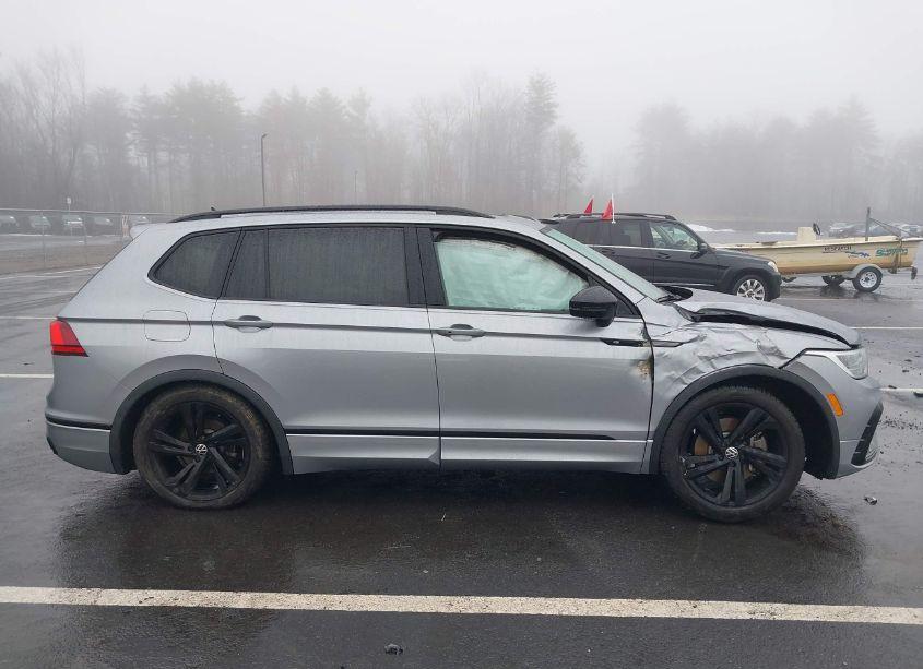 Photo 13 of 2024 Volkswagen Tiguan 2.0T SE R-LINE BLACK (VIN 3VVCB7AX7RM010399)