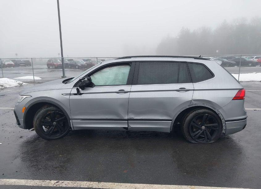 Photo 14 of 2024 Volkswagen Tiguan 2.0T SE R-LINE BLACK (VIN 3VVCB7AX7RM010399)