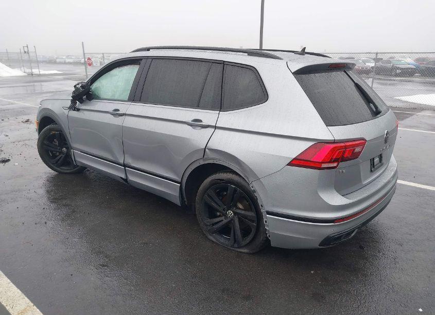Photo 3 of 2024 Volkswagen Tiguan 2.0T SE R-LINE BLACK (VIN 3VVCB7AX7RM010399)