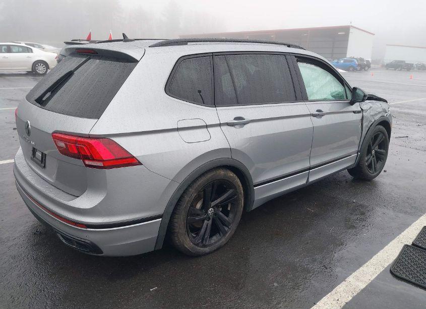 Photo 4 of 2024 Volkswagen Tiguan 2.0T SE R-LINE BLACK (VIN 3VVCB7AX7RM010399)