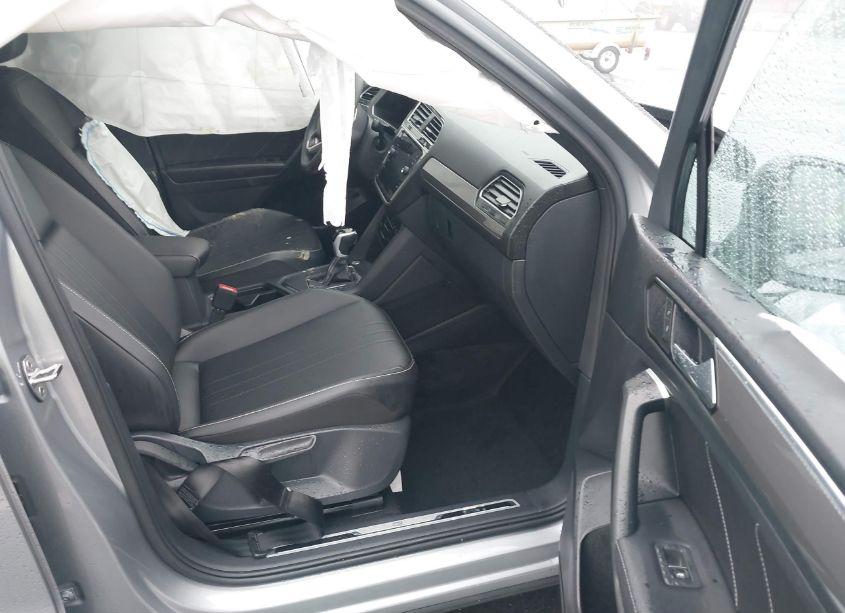 Photo 5 of 2024 Volkswagen Tiguan 2.0T SE R-LINE BLACK (VIN 3VVCB7AX7RM010399)