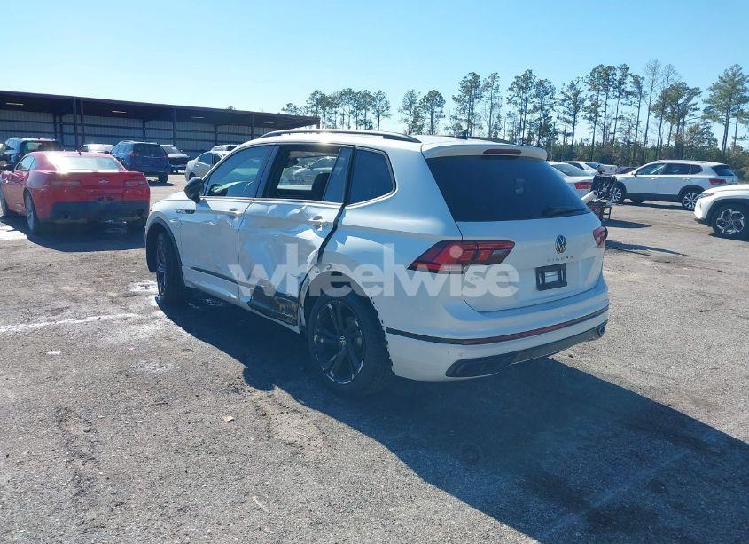 Photo 3 of 2024 Volkswagen Tiguan 2.0T SE R-LINE BLACK (VIN 3VVCB7AX7RM056251)