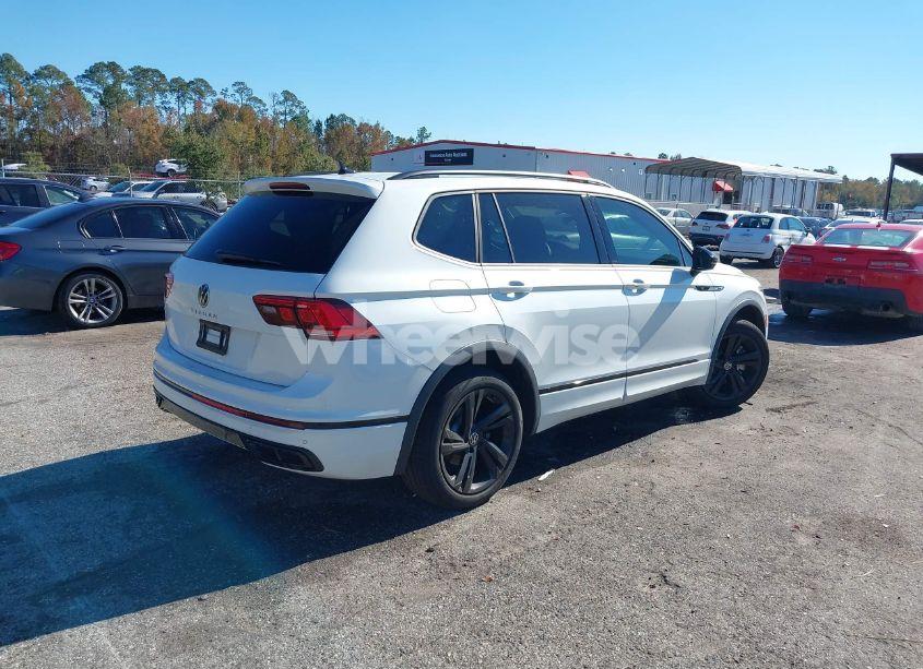 Photo 4 of 2024 Volkswagen Tiguan 2.0T SE R-LINE BLACK (VIN 3VVCB7AX7RM056251)