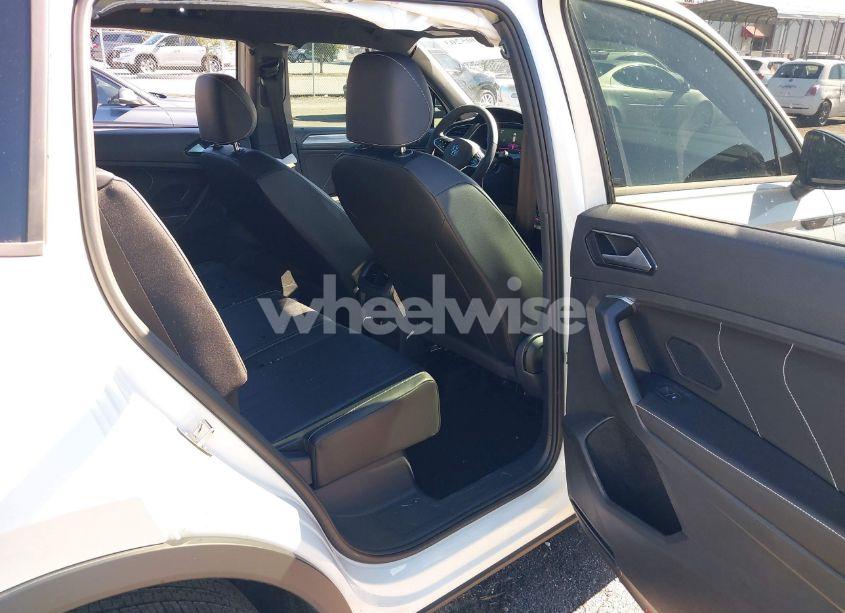 Photo 8 of 2024 Volkswagen Tiguan 2.0T SE R-LINE BLACK (VIN 3VVCB7AX7RM056251)