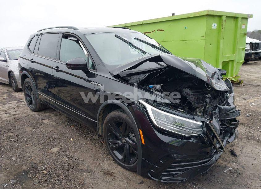 Photo 13 of 2024 Volkswagen Tiguan 2.0T SE R-LINE BLACK (VIN 3VVCB7AX7RM058145)