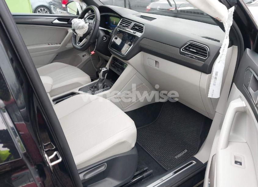 Photo 5 of 2024 Volkswagen Tiguan 2.0T SE R-LINE BLACK (VIN 3VVCB7AX7RM058145)