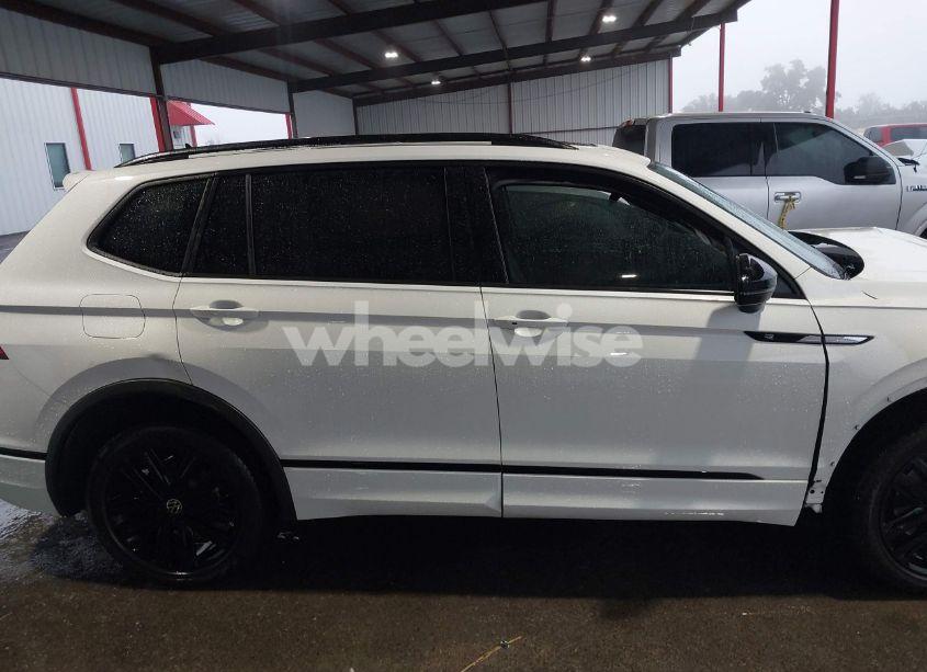 Photo 13 of 2022 Volkswagen Tiguan 2.0T SE R-LINE BLACK (VIN 3VVCB7AX8NM139424)