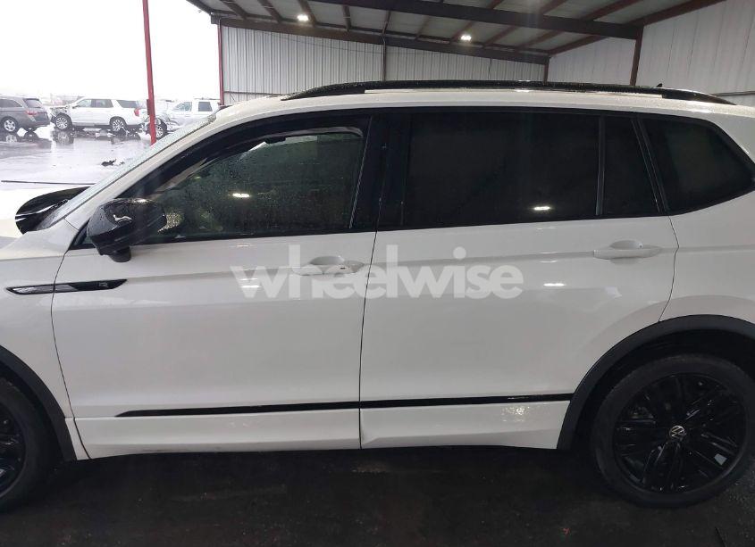 Photo 14 of 2022 Volkswagen Tiguan 2.0T SE R-LINE BLACK (VIN 3VVCB7AX8NM139424)