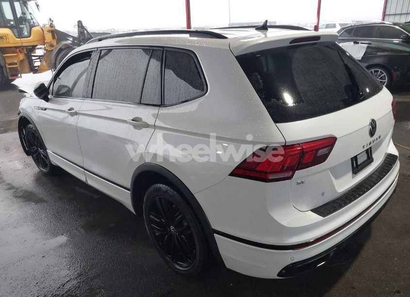 Photo 3 of 2022 Volkswagen Tiguan 2.0T SE R-LINE BLACK (VIN 3VVCB7AX8NM139424)