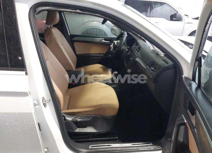 Photo 5 of 2022 Volkswagen Tiguan 2.0T SE R-LINE BLACK (VIN 3VVCB7AX8NM139424)