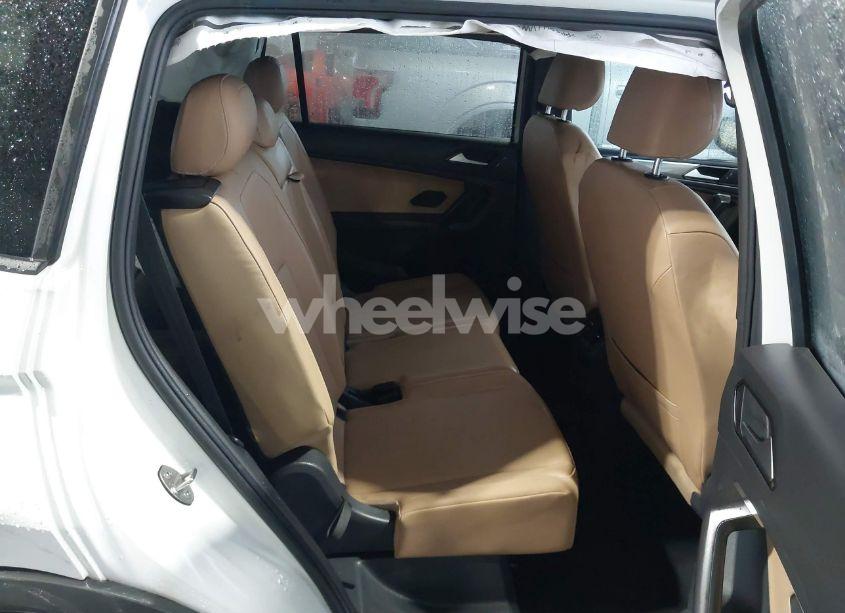 Photo 8 of 2022 Volkswagen Tiguan 2.0T SE R-LINE BLACK (VIN 3VVCB7AX8NM139424)