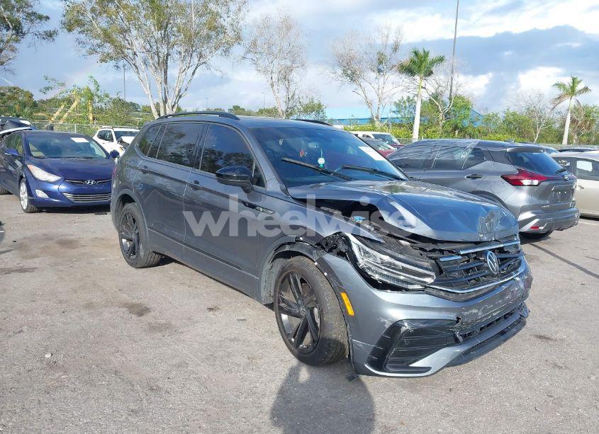 2023 Volkswagen Tiguan 2.0T SE R-LINE BLACK (VIN 3VVCB7AX8PM039567) main photo