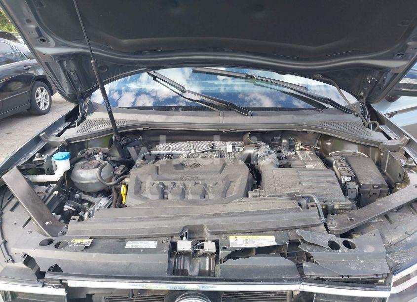 Photo 10 of 2023 Volkswagen Tiguan 2.0T SE R-LINE BLACK (VIN 3VVCB7AX8PM039567)