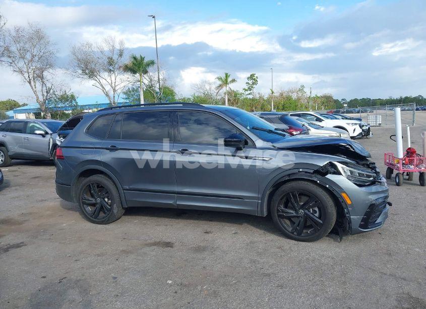 Photo 13 of 2023 Volkswagen Tiguan 2.0T SE R-LINE BLACK (VIN 3VVCB7AX8PM039567)