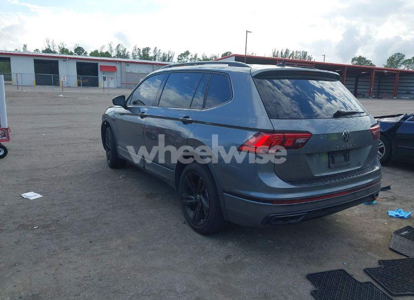 Photo 3 of 2023 Volkswagen Tiguan 2.0T SE R-LINE BLACK (VIN 3VVCB7AX8PM039567)