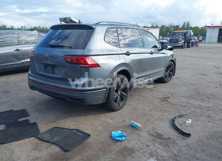 Photo 4 of 2023 Volkswagen Tiguan 2.0T SE R-LINE BLACK (VIN 3VVCB7AX8PM039567)