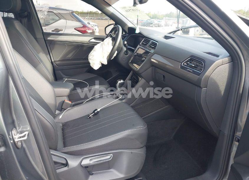 Photo 5 of 2023 Volkswagen Tiguan 2.0T SE R-LINE BLACK (VIN 3VVCB7AX8PM039567)