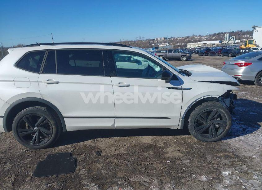 Photo 14 of 2023 Volkswagen Tiguan 2.0T SE R-LINE BLACK (VIN 3VVCB7AX8PM141998)