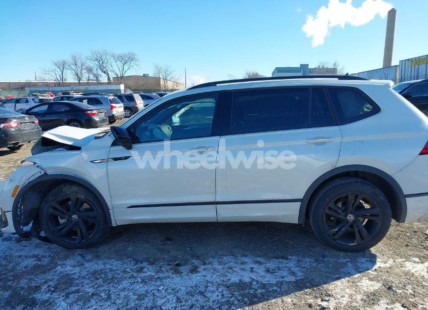 Photo 15 of 2023 Volkswagen Tiguan 2.0T SE R-LINE BLACK (VIN 3VVCB7AX8PM141998)