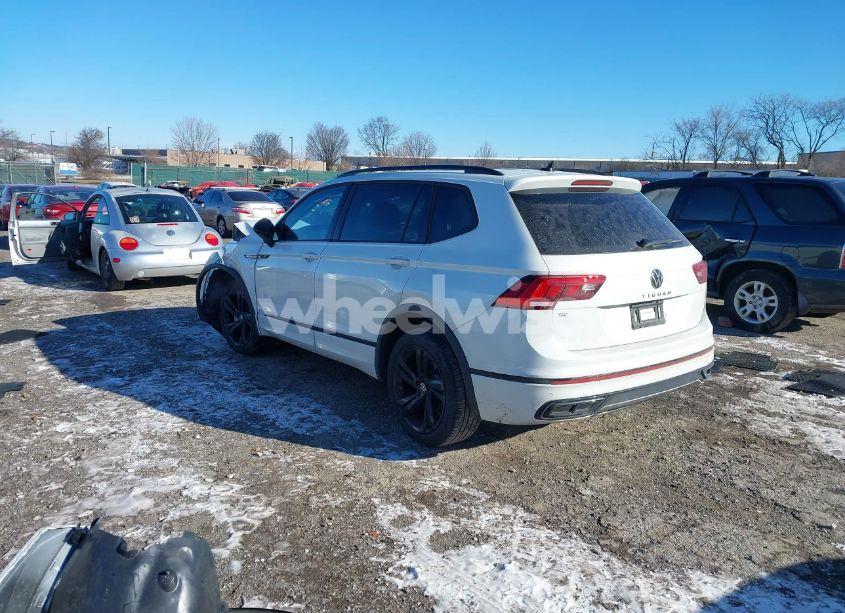 Photo 3 of 2023 Volkswagen Tiguan 2.0T SE R-LINE BLACK (VIN 3VVCB7AX8PM141998)