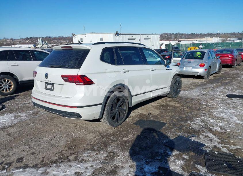 Photo 4 of 2023 Volkswagen Tiguan 2.0T SE R-LINE BLACK (VIN 3VVCB7AX8PM141998)