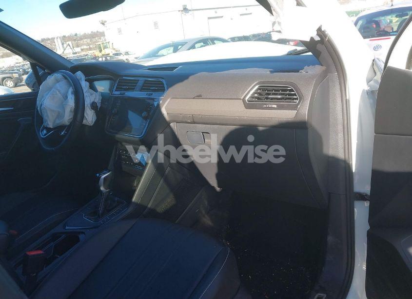 Photo 5 of 2023 Volkswagen Tiguan 2.0T SE R-LINE BLACK (VIN 3VVCB7AX8PM141998)