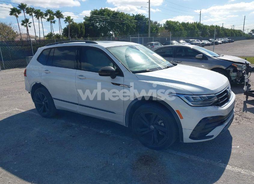 2024 Volkswagen Tiguan (VIN 3VVCB7AX8RM064505) main photo