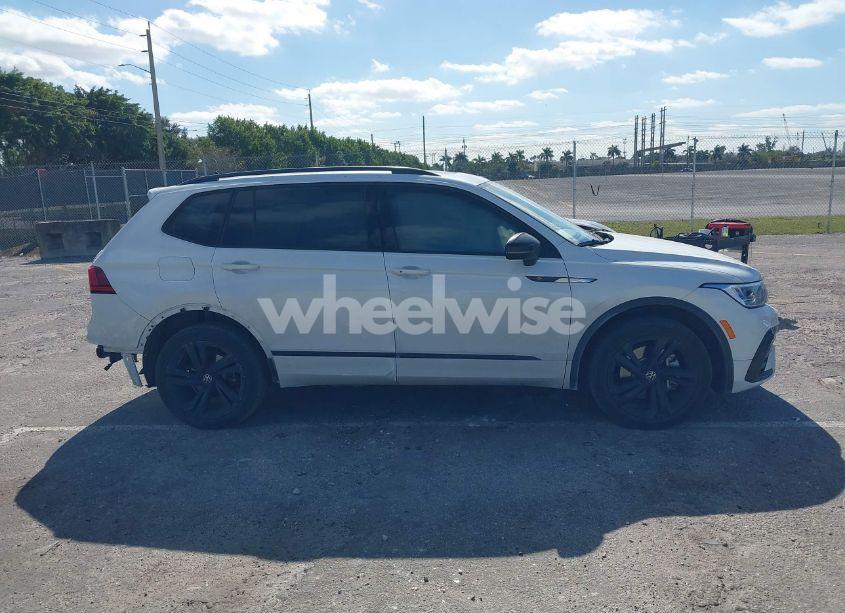 Photo 13 of 2024 Volkswagen Tiguan (VIN 3VVCB7AX8RM064505)