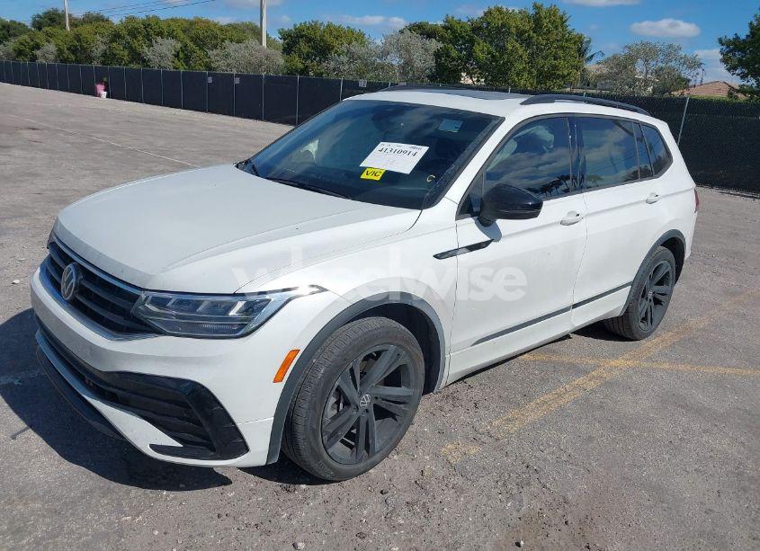 Photo 2 of 2024 Volkswagen Tiguan (VIN 3VVCB7AX8RM064505)