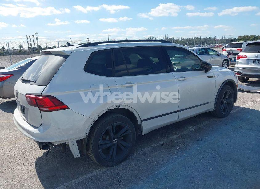 Photo 4 of 2024 Volkswagen Tiguan (VIN 3VVCB7AX8RM064505)