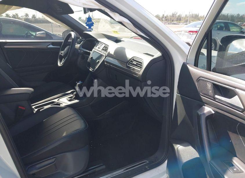 Photo 5 of 2024 Volkswagen Tiguan (VIN 3VVCB7AX8RM064505)