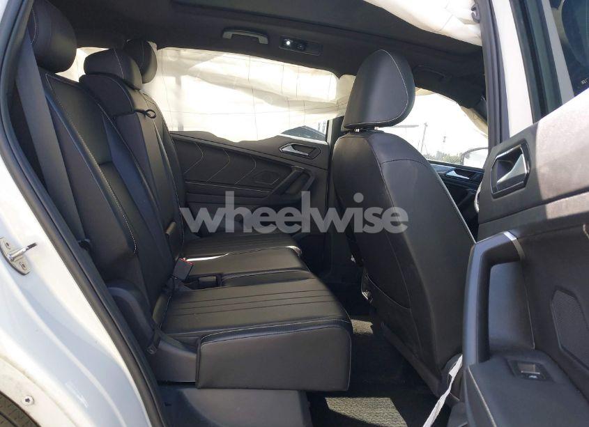 Photo 8 of 2024 Volkswagen Tiguan (VIN 3VVCB7AX8RM064505)