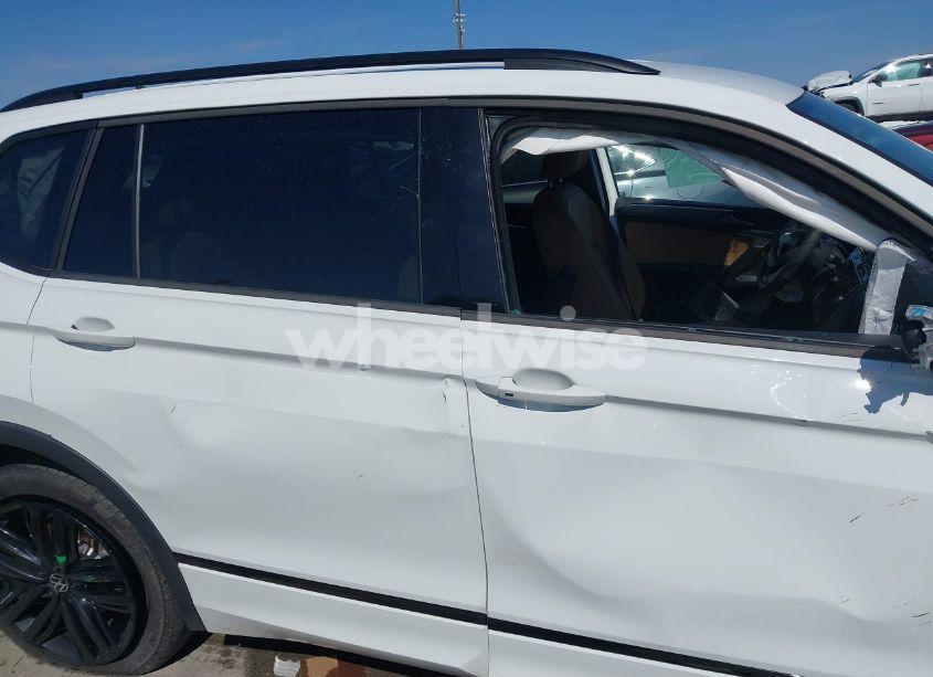 Photo 13 of 2022 Volkswagen Tiguan 2.0T SE R-LINE BLACK (VIN 3VVCB7AX9NM009779)