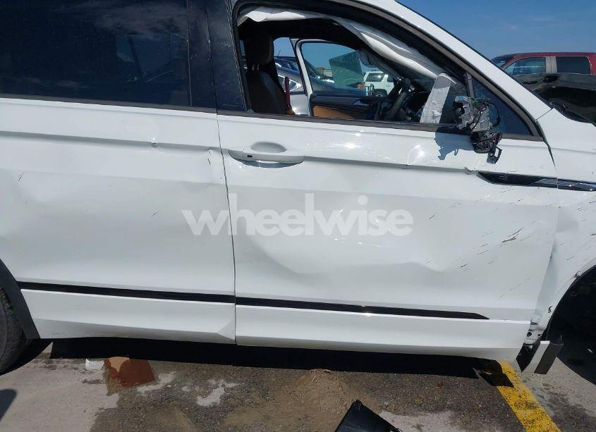 Photo 19 of 2022 Volkswagen Tiguan 2.0T SE R-LINE BLACK (VIN 3VVCB7AX9NM009779)